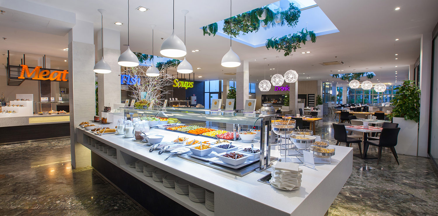  Emblematic image of the Abora Catarina hotel buffet by Lopesan Hotels in Playa del Inglés, Gran Canaria 